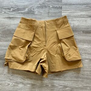 lululemon athletica High-Waist Cargo Shorts in Camel